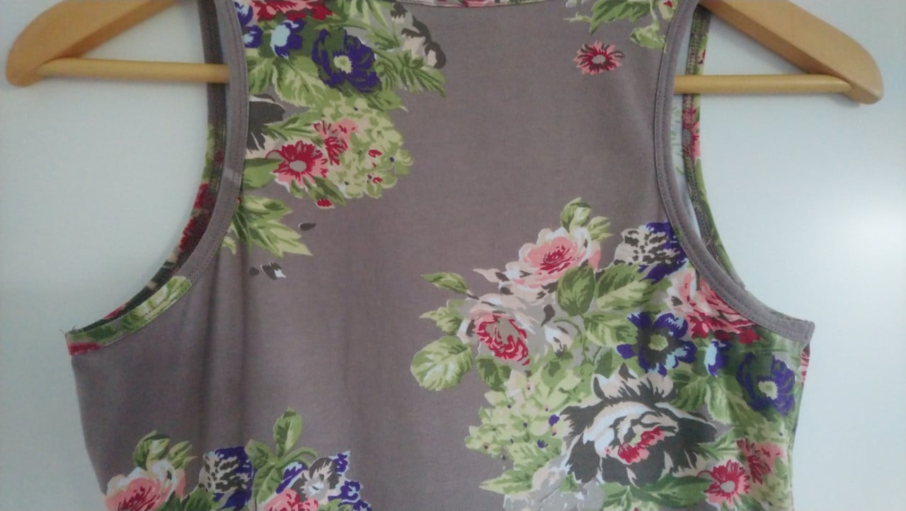 Pieces gebloemde tank top, mt M