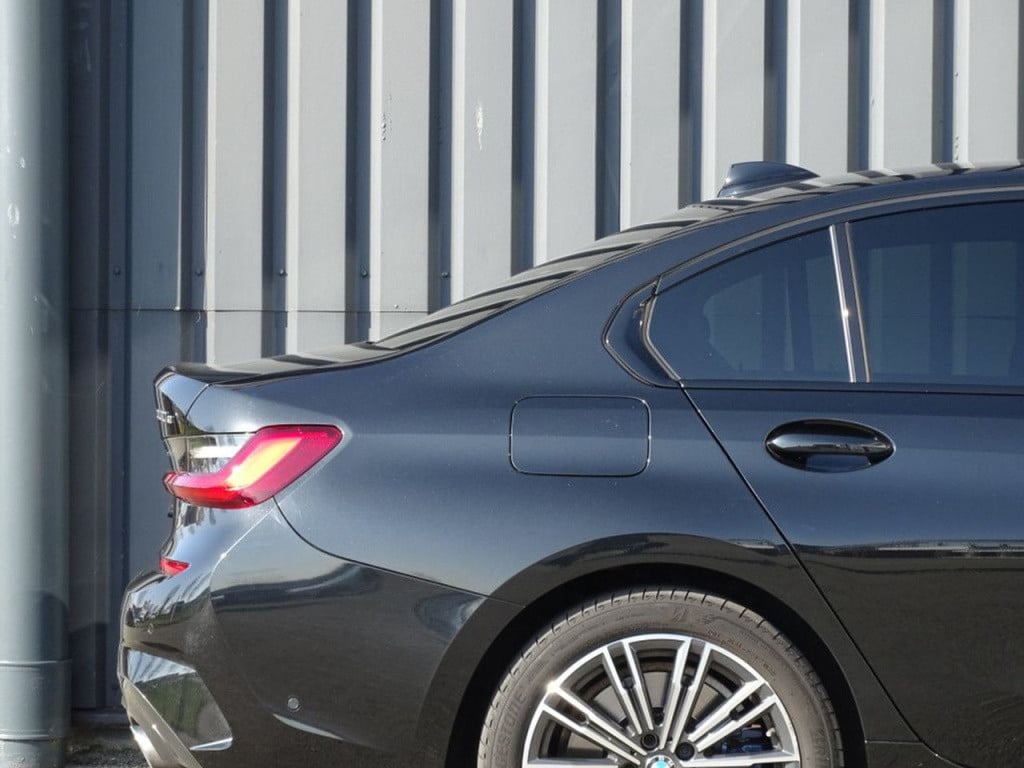 BMW 3-serie 330e edrive edition m-sportpakket | 18"