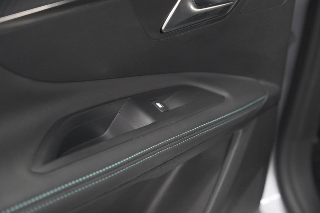 Peugeot 3008 1.6 hybrid 225 allure pack business | camera | navigatie | app