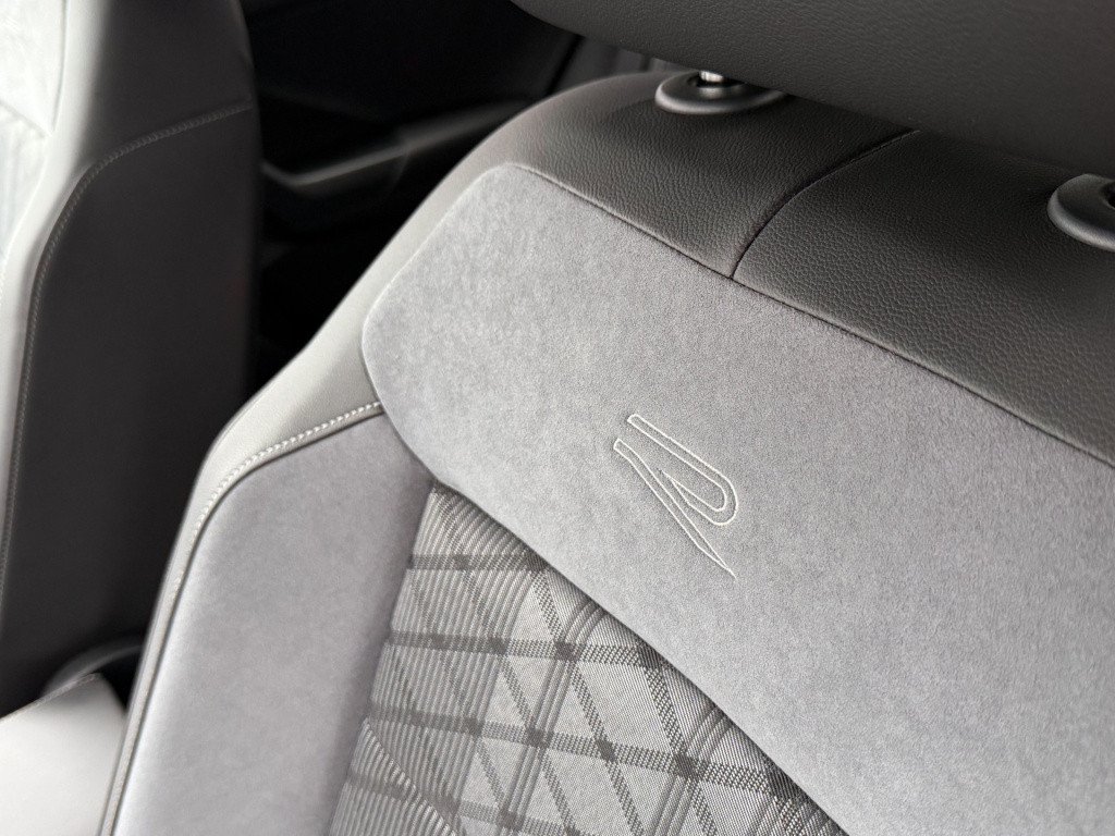 Volkswagen T-roc 1.5 tsi 150pk dsg r-line | acc | side assist | camera