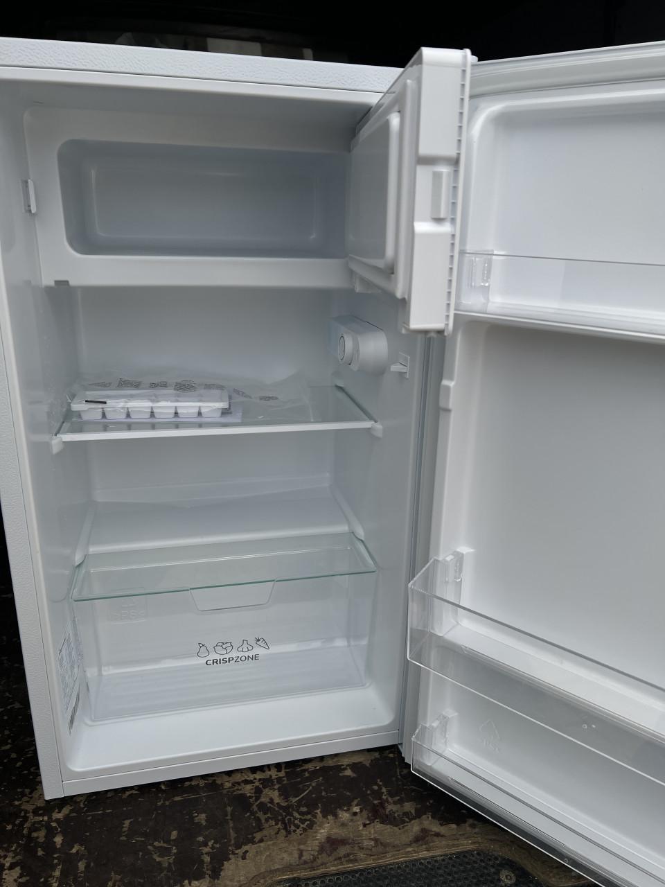 Nieuwe Tafelmodel / camping koelkast met vriesvak 85x50 cm.