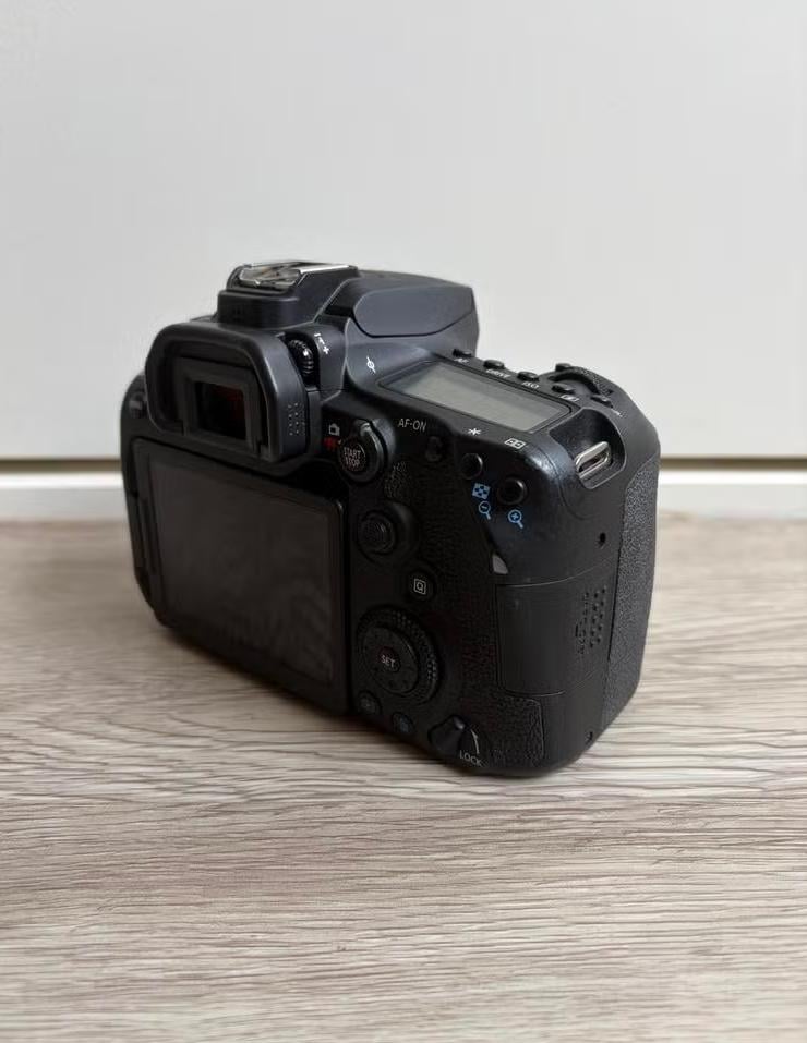 🔥🔥🔥Canon EOS 90D Body zgan🔥🔥🔥