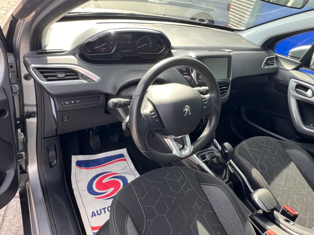 Peugeot 2008 1.2 puretech blue lion