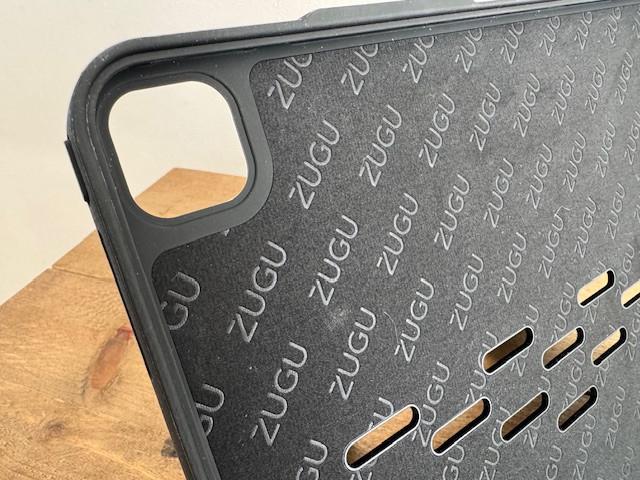ZUGU case voor iPad 13 Pro (M4, M5), top staat, zeer stevig, magnetisch