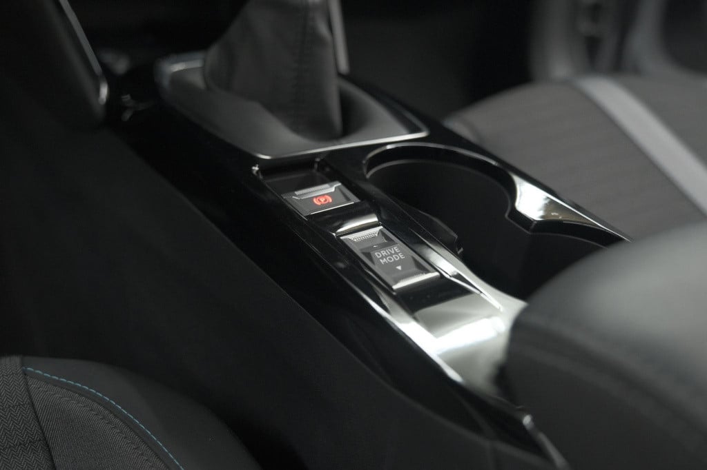 Peugeot 208 puretech 100 allure | camera | navigatie | parkeersensoren | ap