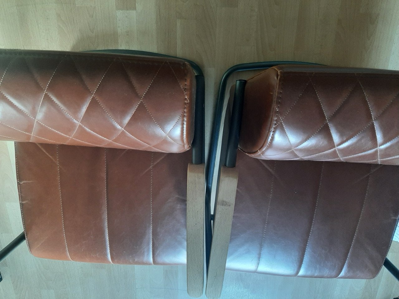 2 lounge stoelen, kleur bruin, merk RV design