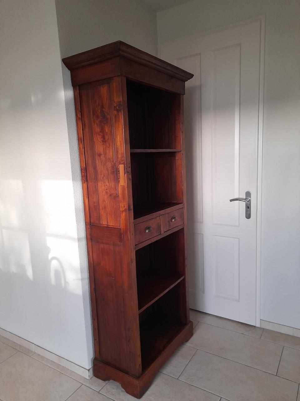 Mooie antieke boekenkast  82 x 41 x 200 H ( in goede staat )