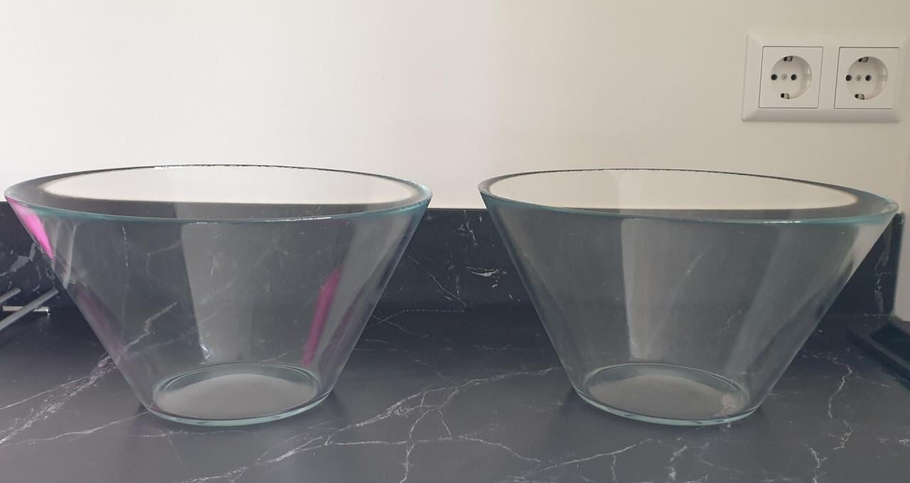 2 glazen saladeschalen van Ikea (design Hagberg)  doorsnede 28 samen 5 euro