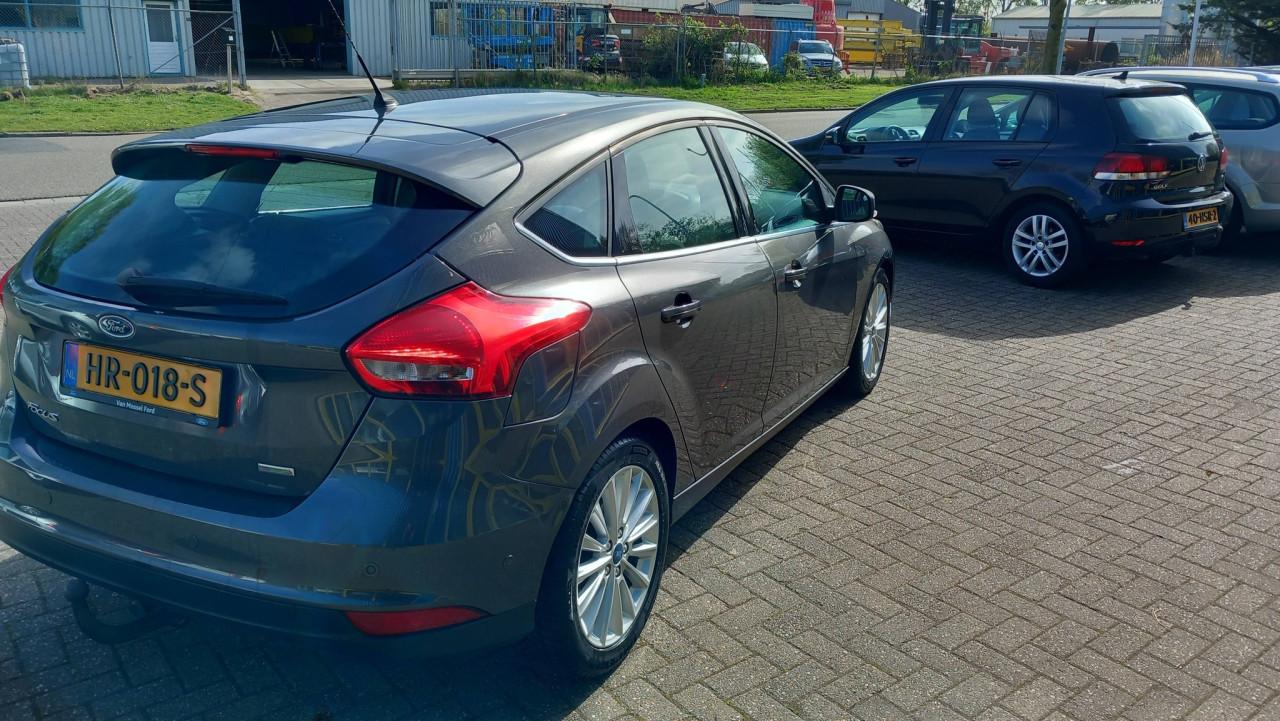 Ford FOCUS 1.0 Titanium Edition 5deurs bj:2015 airco navigatie lm-velgen