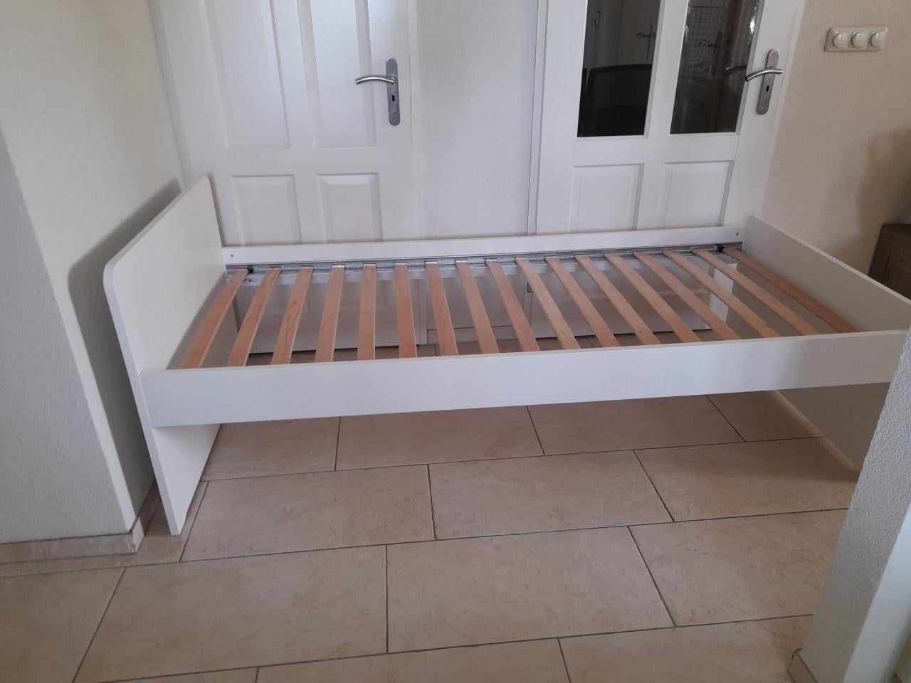 Wit 1 persoons bed 90 x 200 (z.g.a.n.)