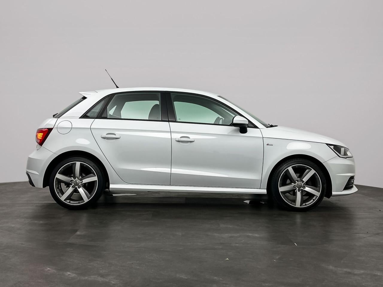 Audi A1 Sportback 1.0 TFSI | S-Line | Navi | Cruise Control