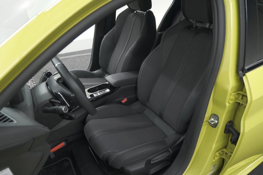Peugeot 208 hybrid 136 e-dcs6 gt | camera | navigatie | parkeersensoren
