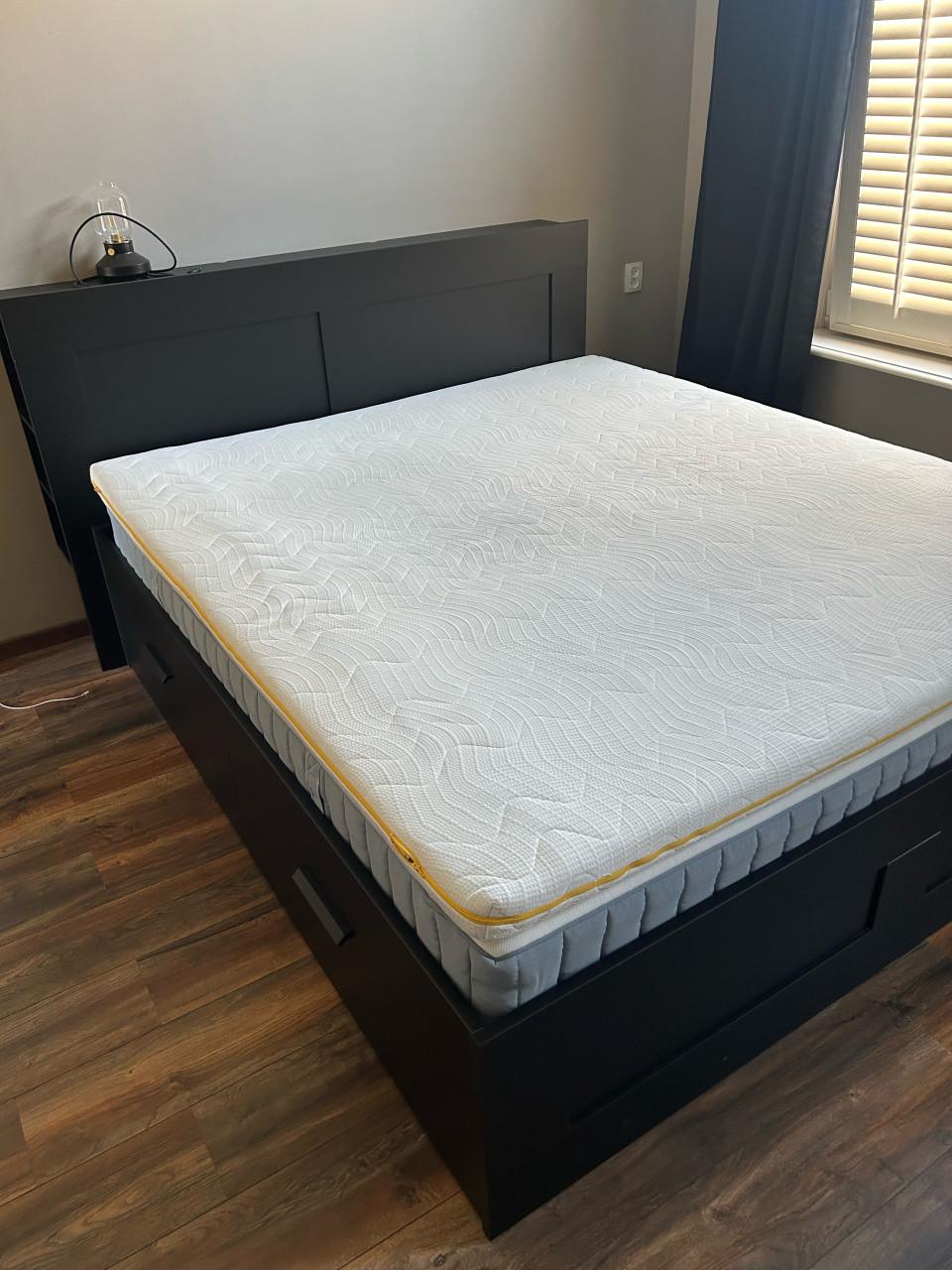 Bed ikea type Brimnes 180x200