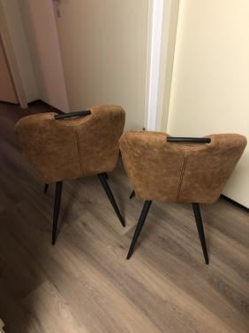4. Eetkamerstoelen  kleur cognac zithoogte 50 cm.