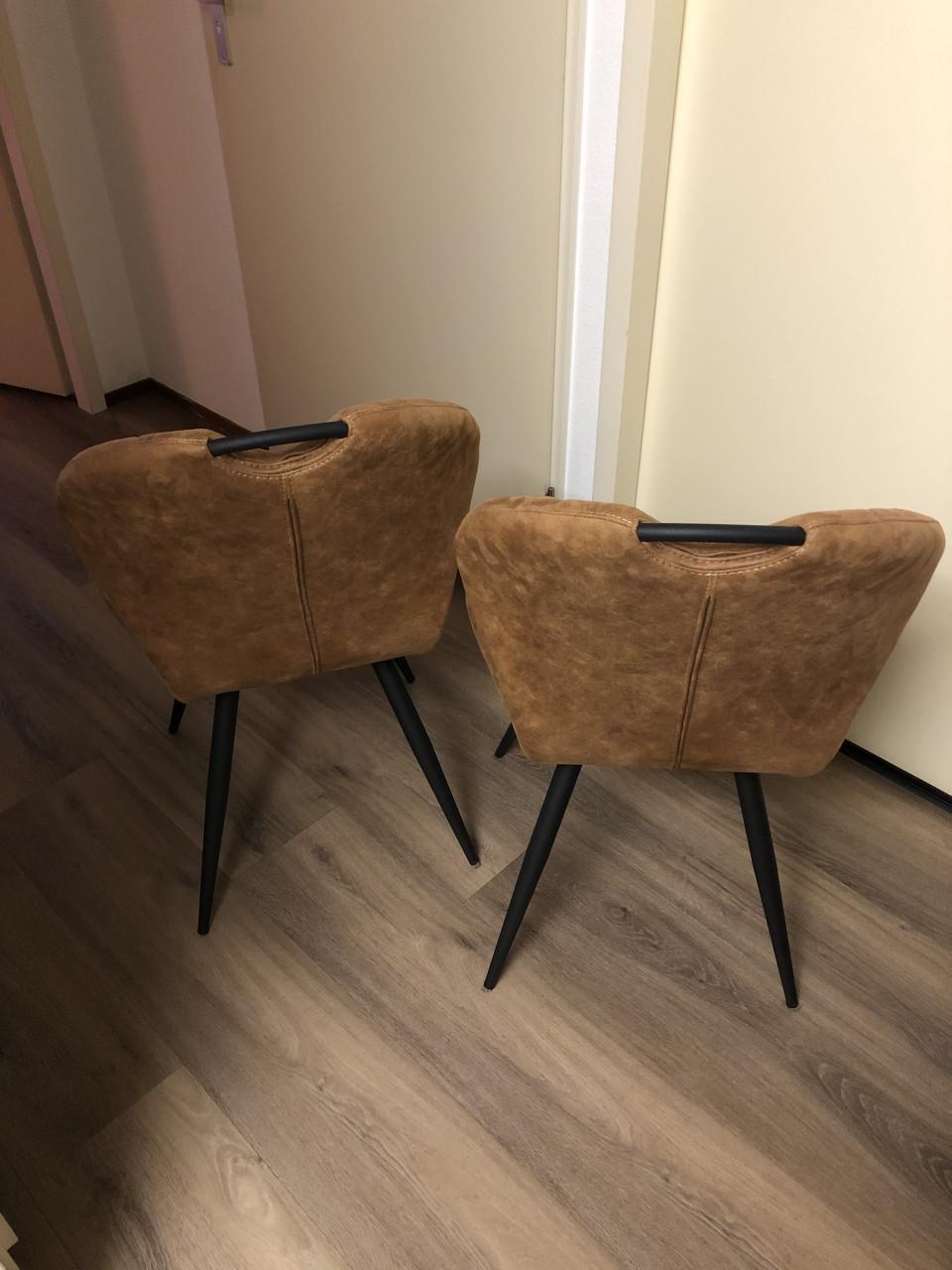 4. Eetkamerstoelen  kleur cognac zithoogte 50 cm.
