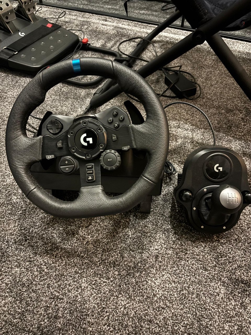 Playseat Challenge + Logitech G29, stuur, pedalen en schakelpook