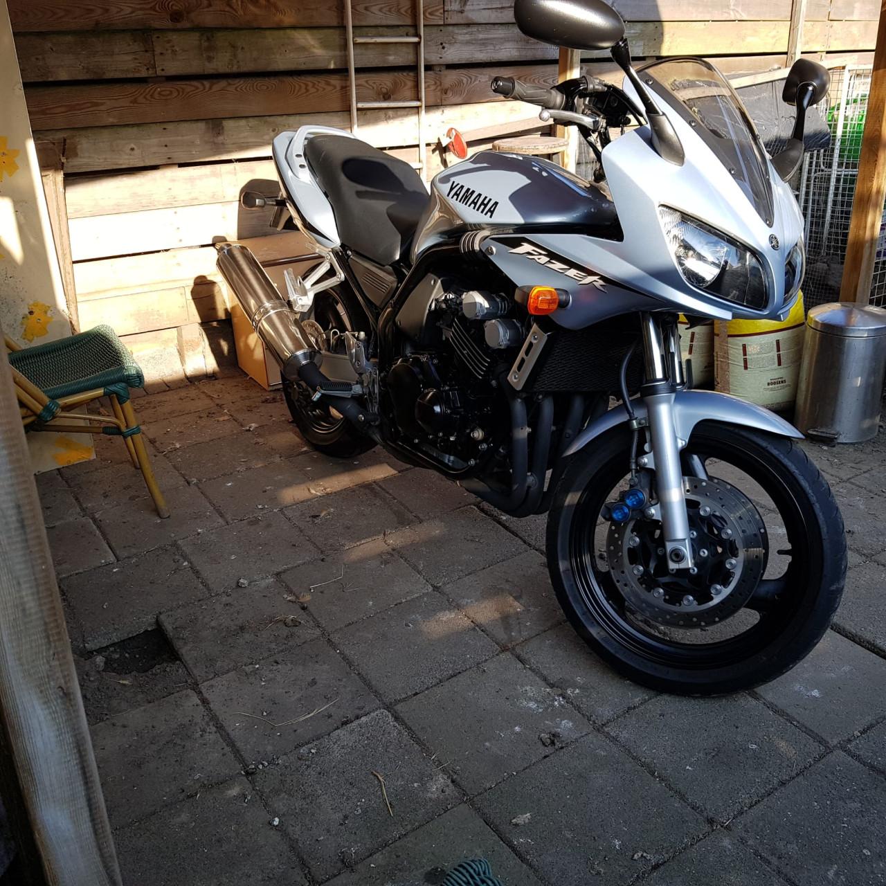 YAMAHA FZS600 FAZER -Goed onderhouden uit 2002 - prachtig & uniek exemplaar