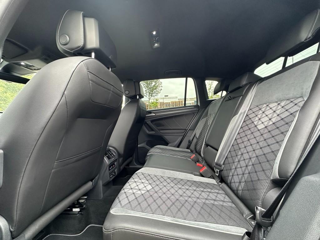 Volkswagen Tiguan 1.5 tsi r-line business+ trekhaak camera 20'' black style