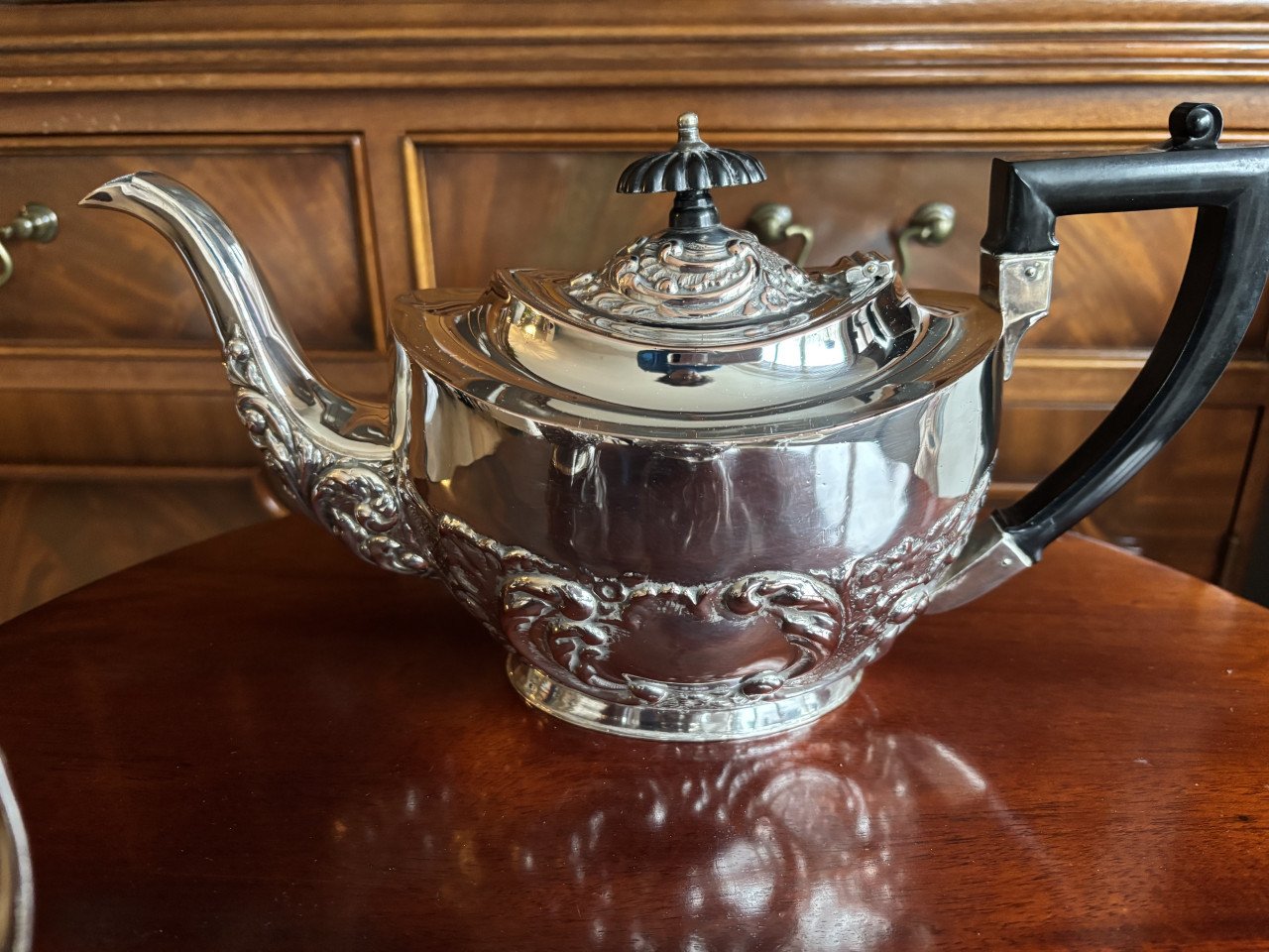 “DE MONTFORT”  VERZILVERD KOFFIE/THEE SERVIES