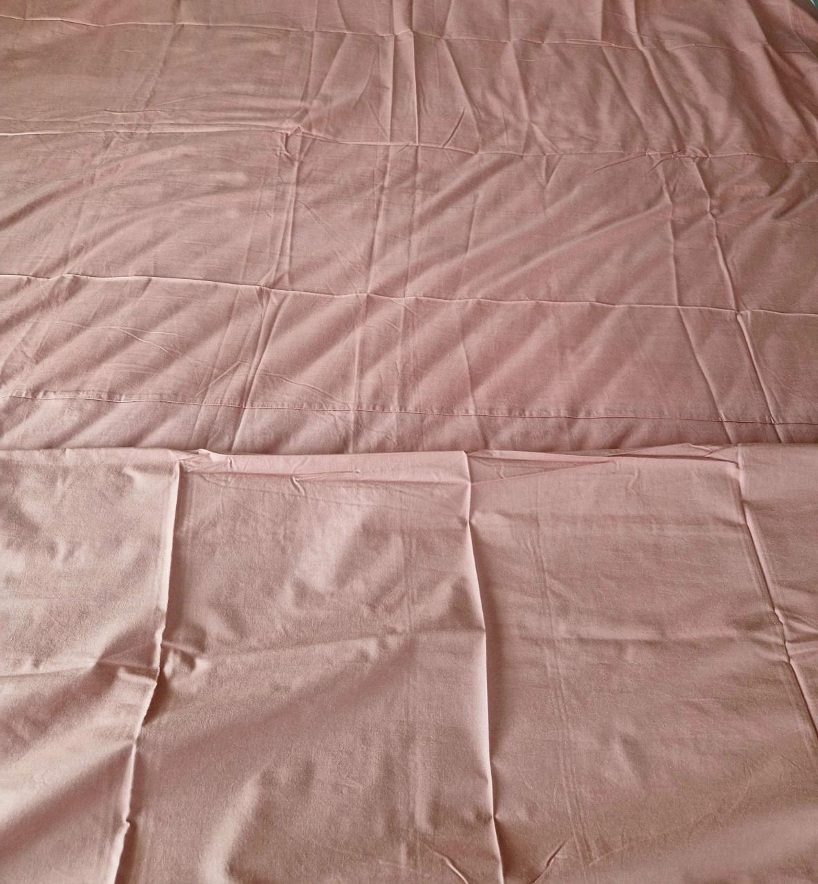 2 grote lappen roze stof