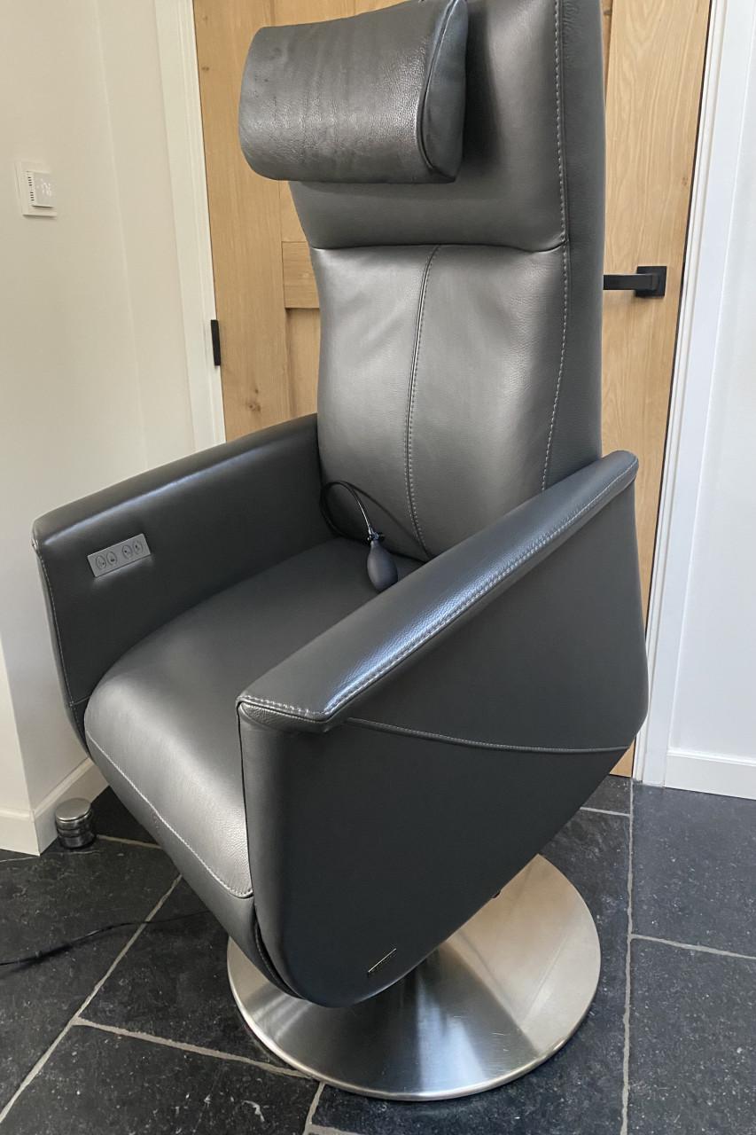 Prominent sta op en relax fauteuil, z.g.a.n., maat S/M