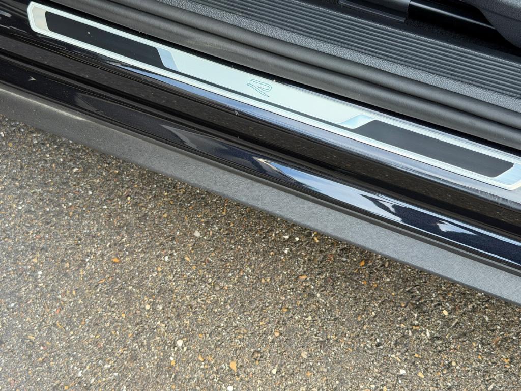 Volkswagen T-roc 1.5 tsi 150pk dsg r-line | camera | keyless | elek. achter