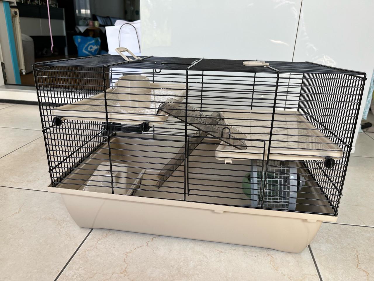 Hamsterkooi met zaagsel