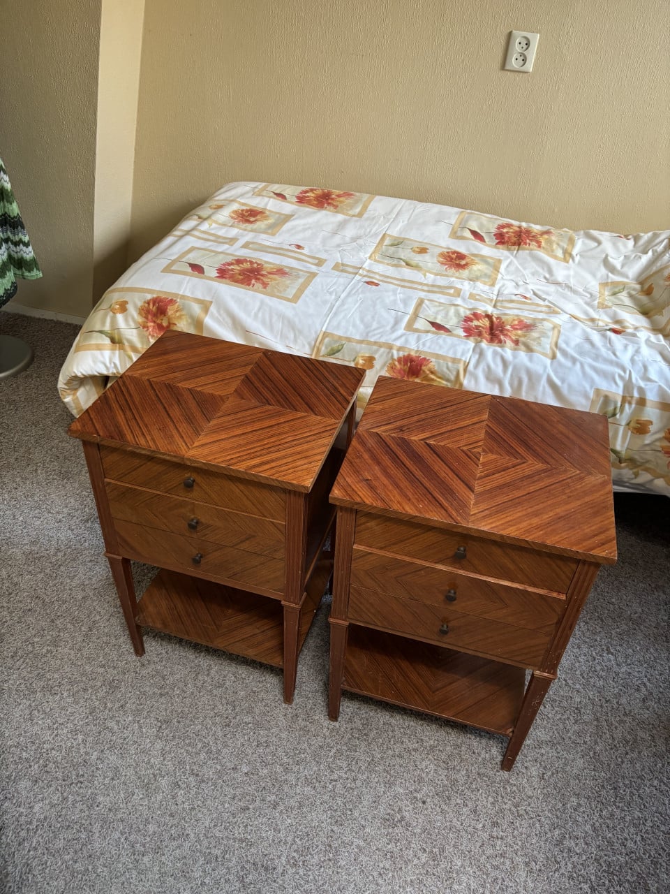 Set van 2 vintage nachtkastjes met lade en legplank