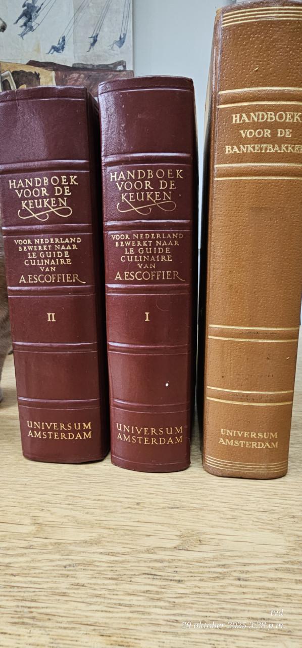 Twee prachtige antieke kookboeken van A. Escoffier Deel I en Deel II