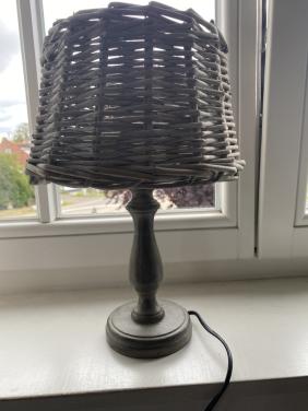 Twee rieten bed-/schemerlampjes
