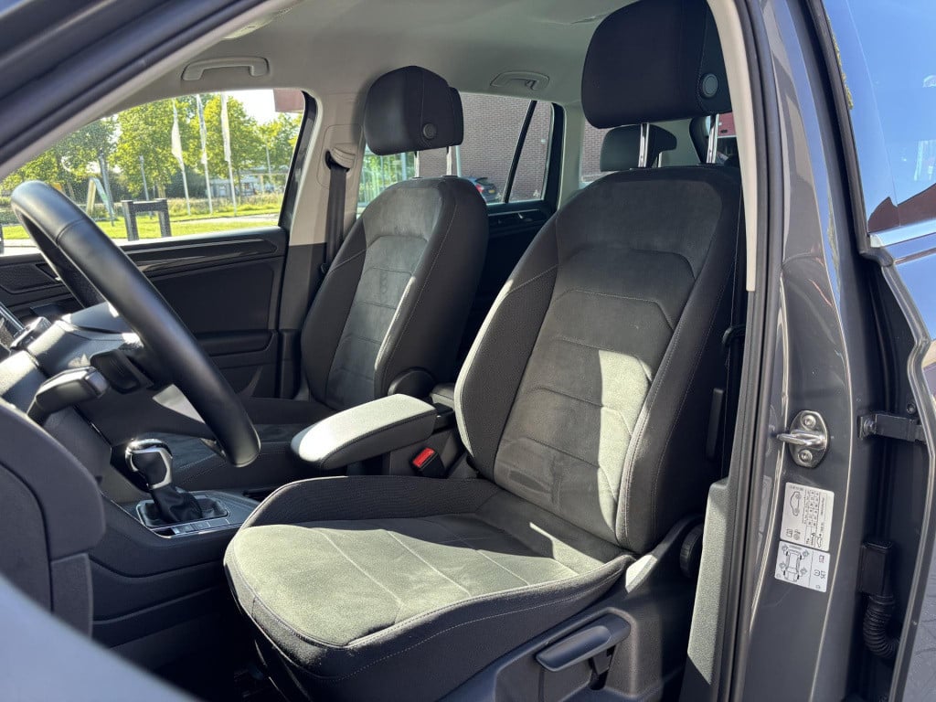 Volkswagen Tiguan 1.5 tsi elegance trekhaak |  camera | apple carplay/andro
