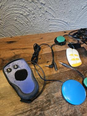 Diverse bedrade muizen en schakelaars alles in een koop