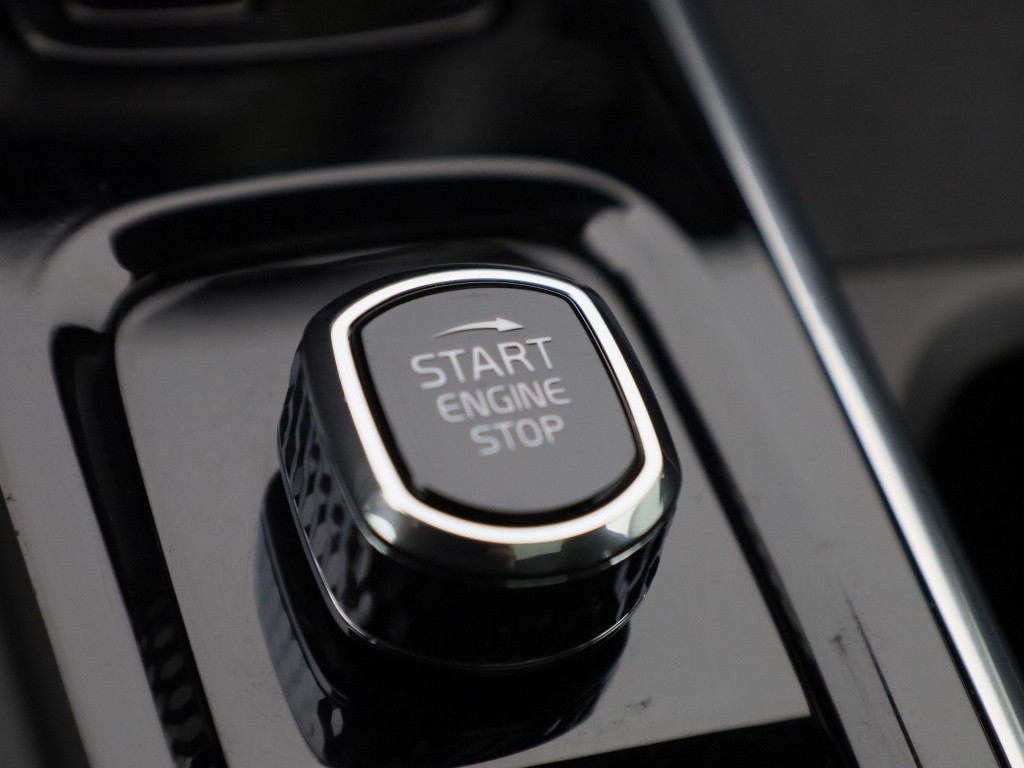 Volvo XC60 2.0 t6 plug-in hybrid awd core bright | long range | navigatie |