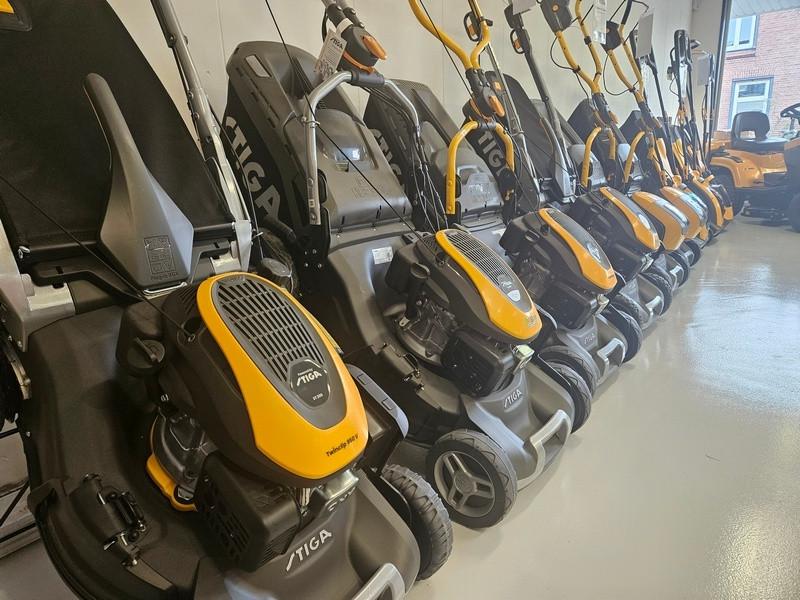 STIGA Loop- en zitmaaier bij Mabelis Tuinmachines