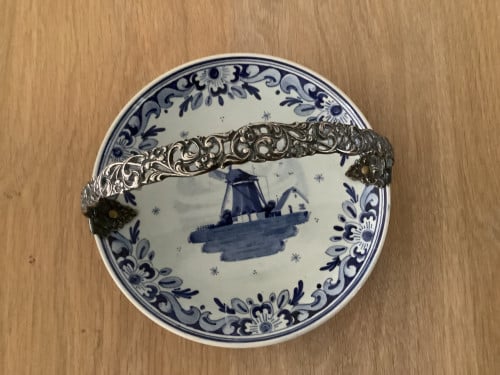 Jaren ‘50 Delfts Schaal met Verzilverd Schoonhoven Hengsel