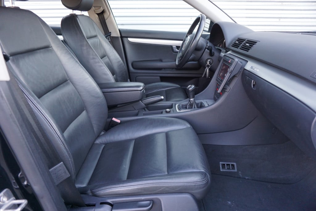 Audi A4 avant 3.2 fsi quattro pro line airco / cruise / navi / trekhaak / p
