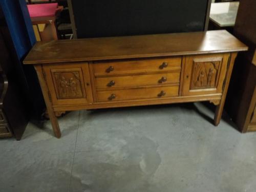 Klein leuk dressoirtje in zeer goede staat KOOPJE 10 euro