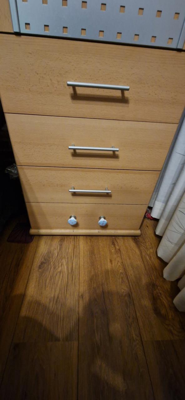 WIE WIL DEZE KAST VAN ONS OVERNEMEN, LEUKE VRAAGPRIJS