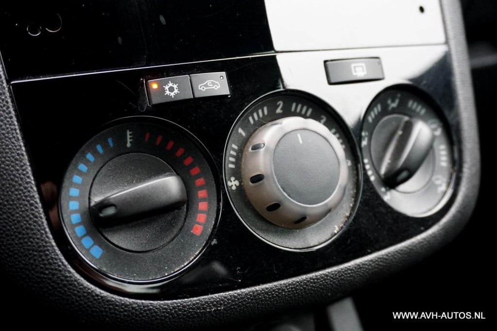 Opel Corsa 1.2-16v '111' edition