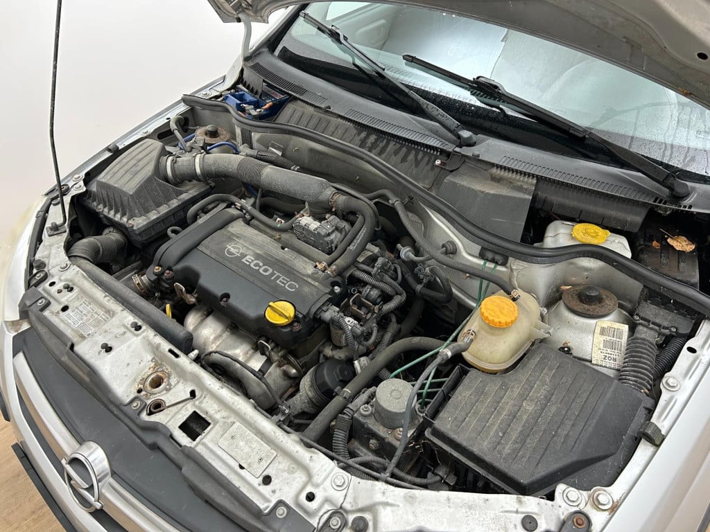 Opel Corsa occasion 1.2-16v rhythm | grijs | tweedehands opel corsa | cruis