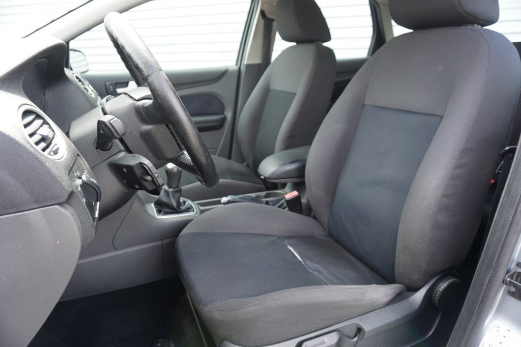 Ford Focus 1.6-16v first edition airco / elektr. ramen / lm velgen / trekha