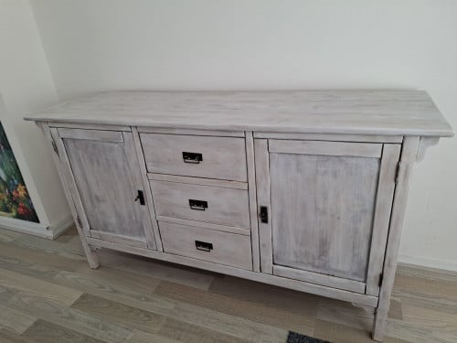 White wash dressoir