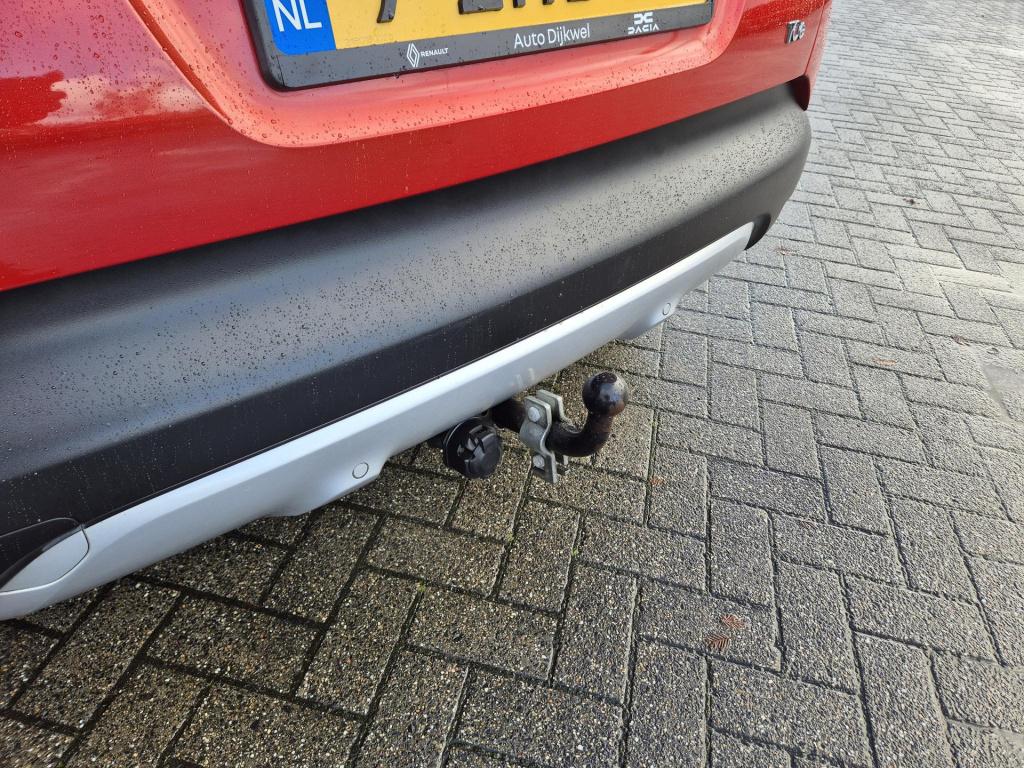 Renault Captur tce 90 helly hansen camera, trekhaak, all season banden, nav