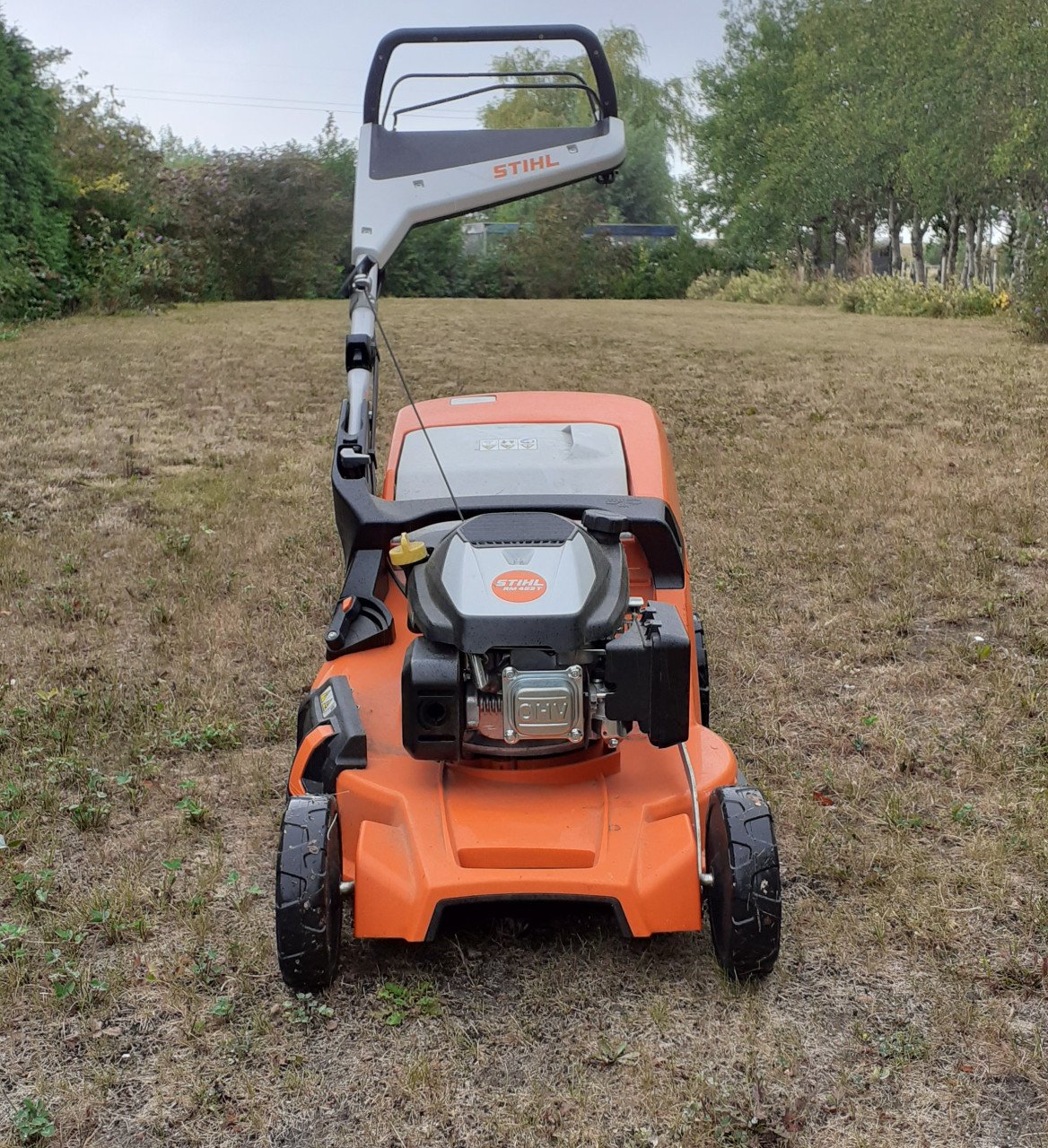 Stihl benzinemaaier, 51 cm, 1 jaar oud. Nieuwprijs nu €750.     VRAAGPRIJS: