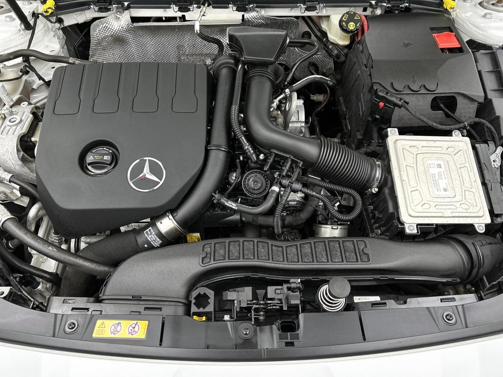 Mercedes-Benz A-Klasse 180 business solution amg | amg line | stoelverwarmi