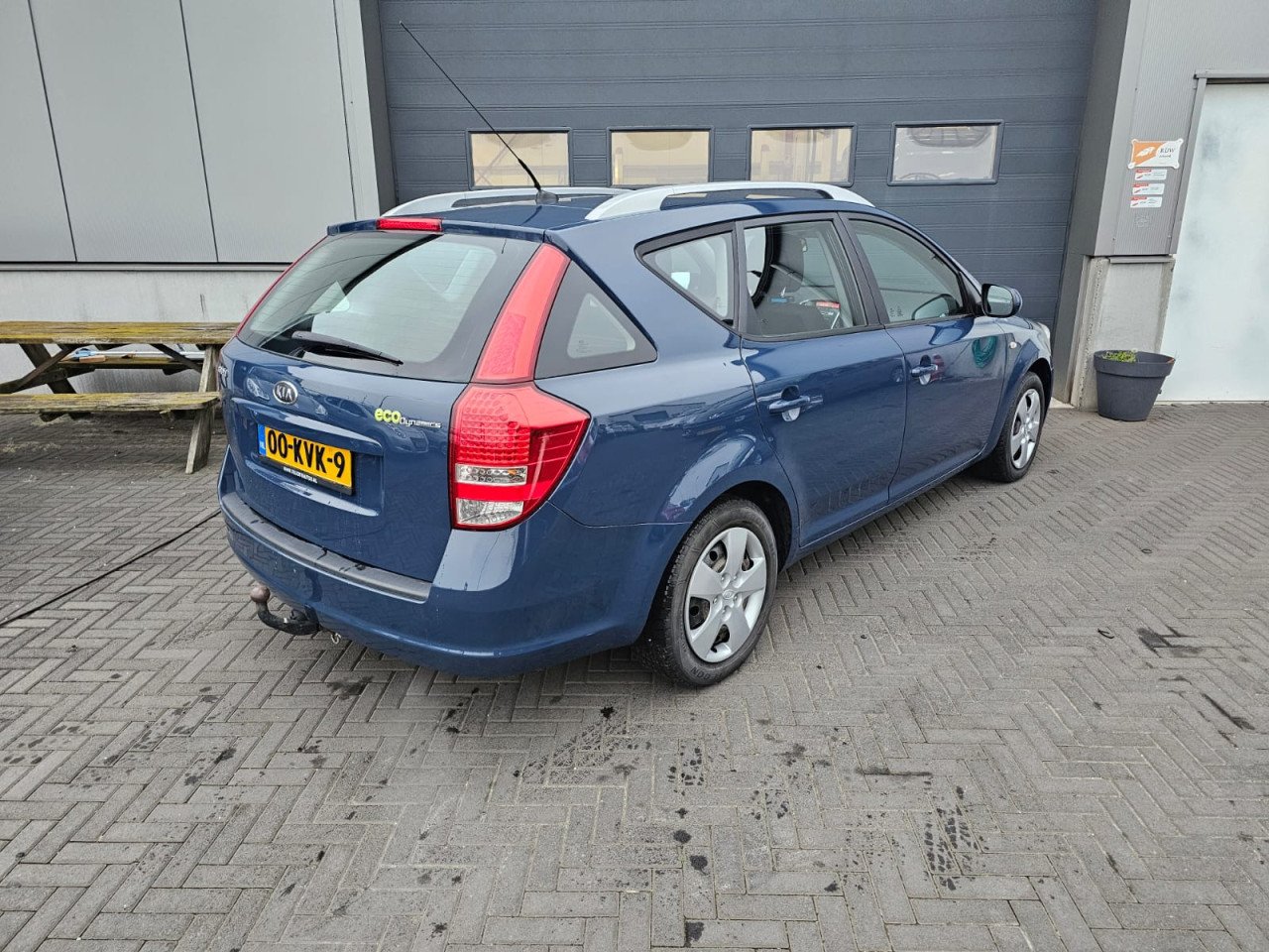 TE KOOP KIA CEE'D 1.4 X-TRA EURO 5 MET AIRCO EN TREKHAAK