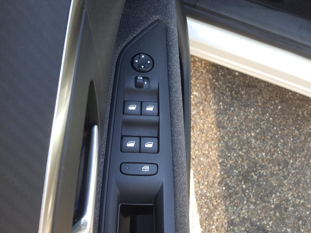 Peugeot 3008 active 1.2 puretech-130pk (vol)automaat (eat8) cruise & climat