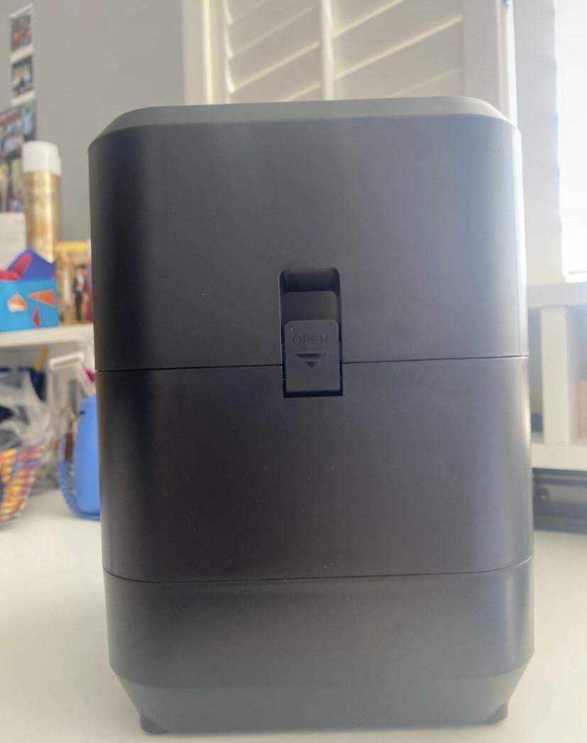 Automatic pet feeder
