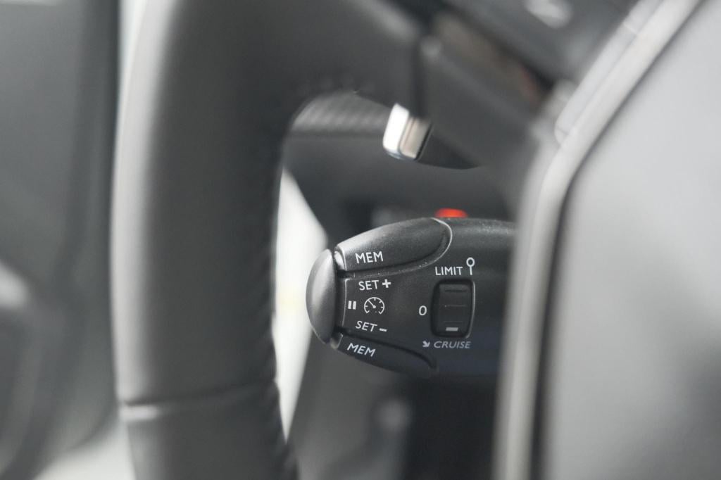 Peugeot 2008 puretech 130 eat8 allure | camera | navigatie | parkeersensore