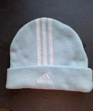 Baby blauwe muts adidas